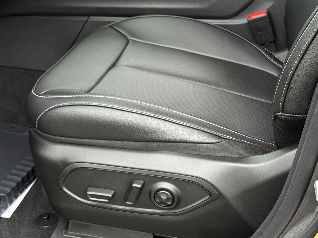 new 2025 Jeep Grand Cherokee car, priced at $50,128