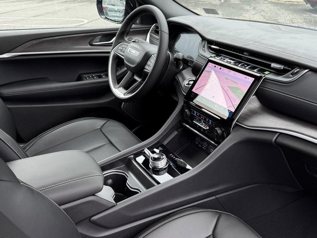 new 2025 Jeep Grand Cherokee car, priced at $50,128