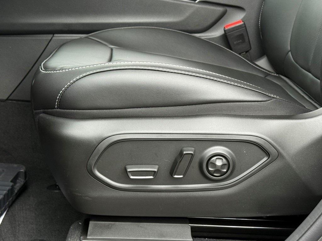 new 2025 Jeep Grand Cherokee car, priced at $50,128