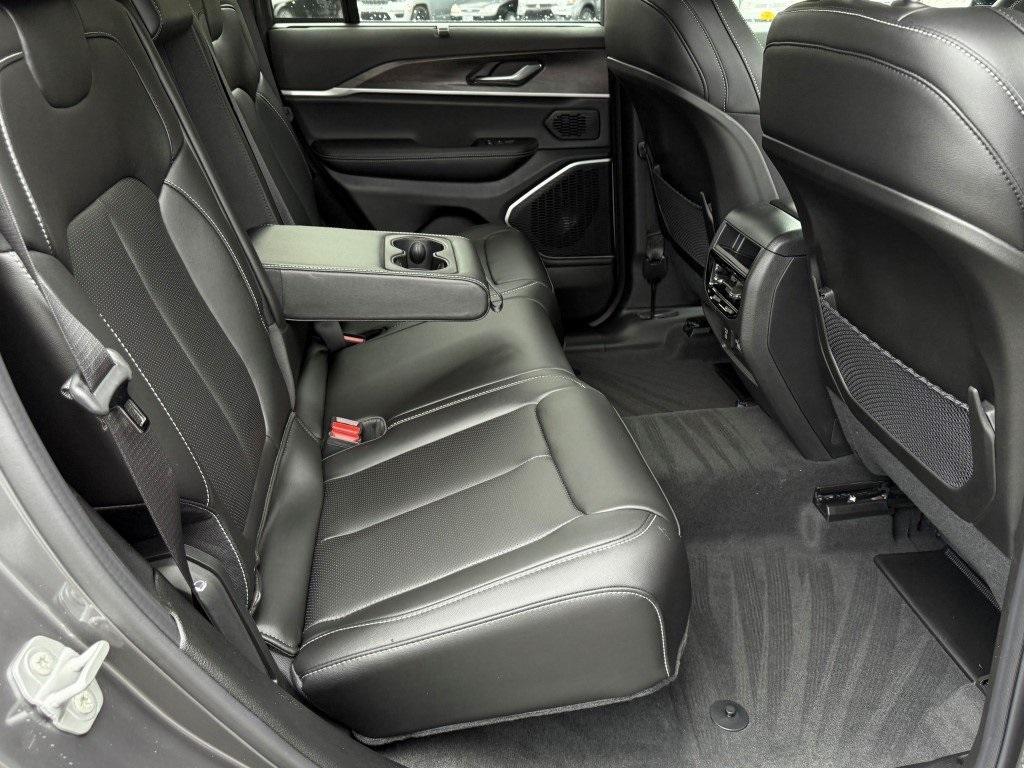 new 2025 Jeep Grand Cherokee car, priced at $50,128
