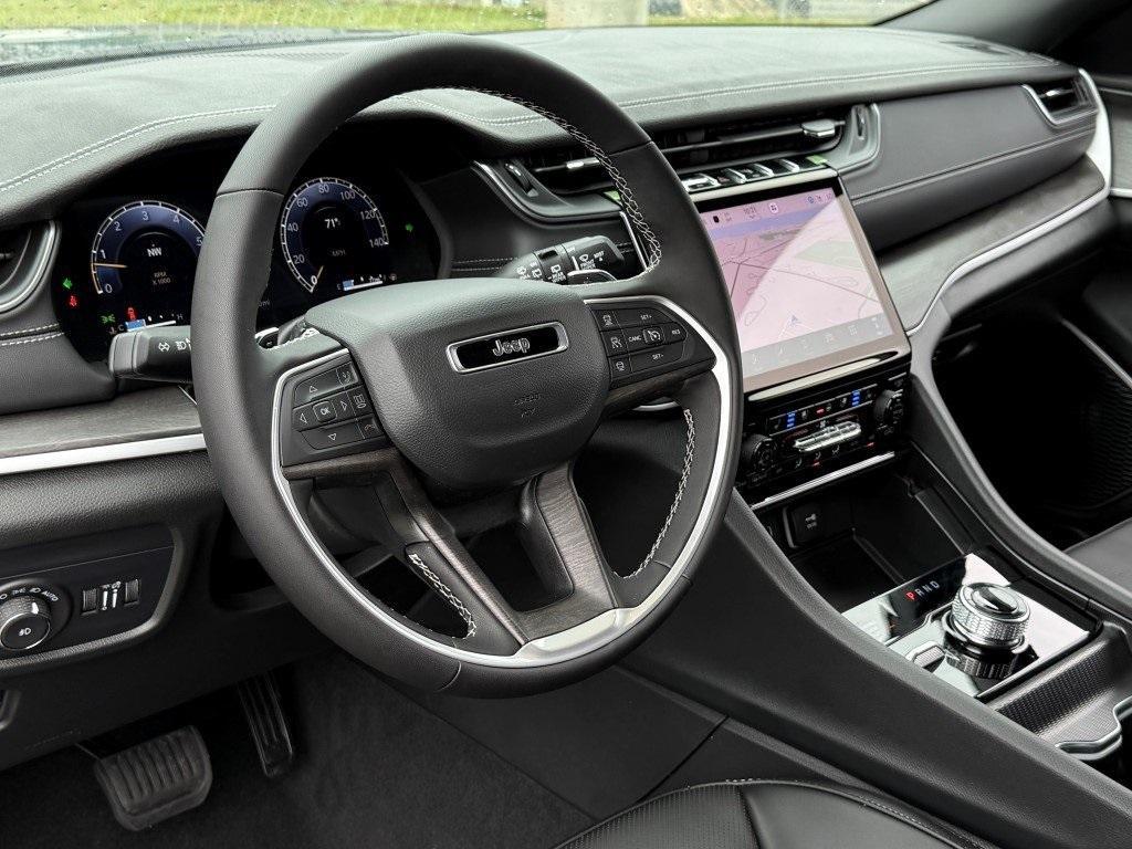 new 2025 Jeep Grand Cherokee car, priced at $50,128