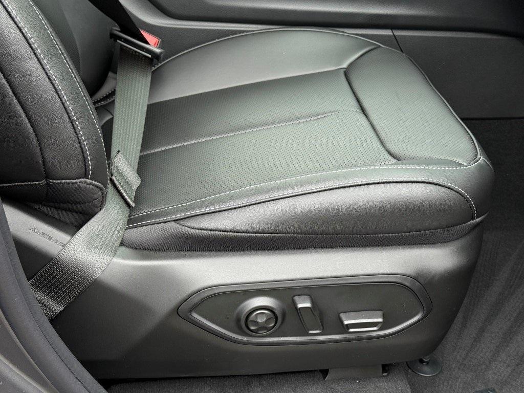 new 2025 Jeep Grand Cherokee car, priced at $50,128