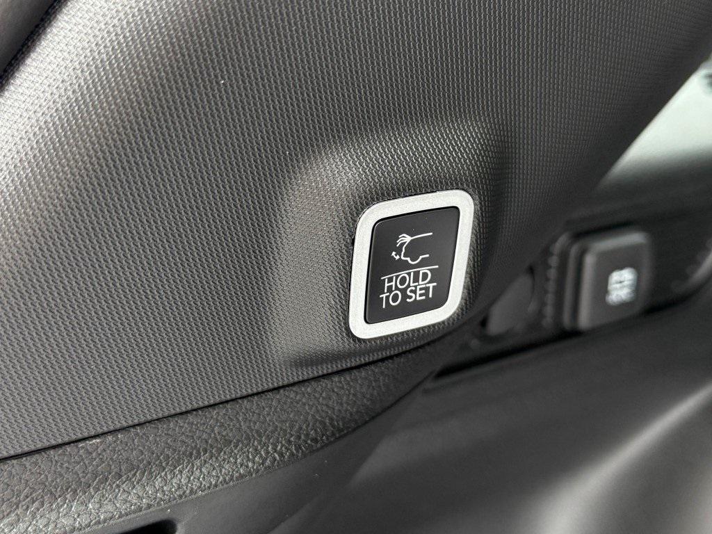 new 2025 Jeep Grand Cherokee car, priced at $45,541