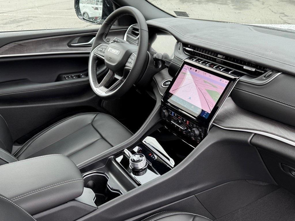 new 2025 Jeep Grand Cherokee car, priced at $45,541