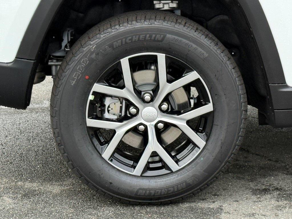 new 2025 Jeep Grand Cherokee car, priced at $45,541