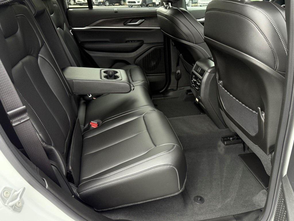 new 2025 Jeep Grand Cherokee car, priced at $45,541