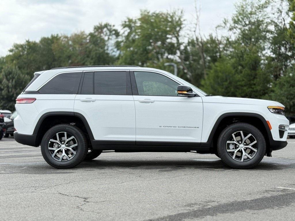 new 2025 Jeep Grand Cherokee car, priced at $45,541