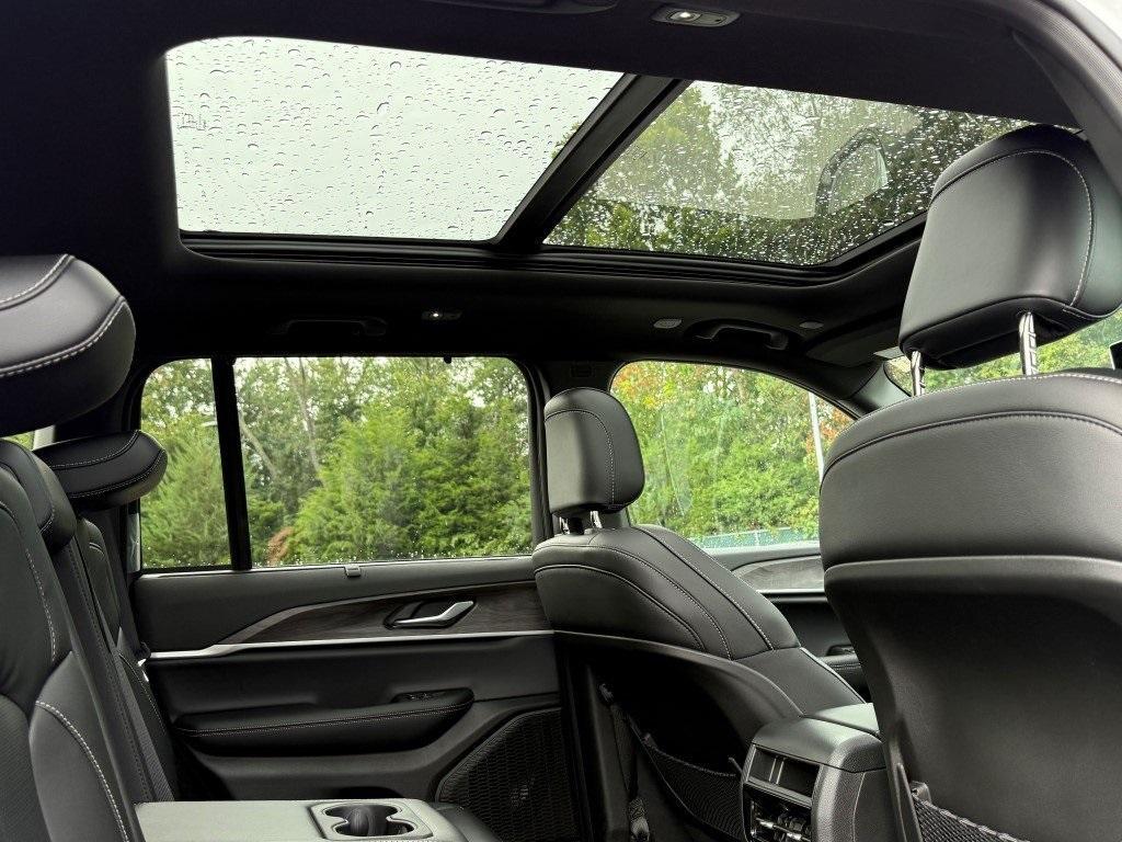 new 2025 Jeep Grand Cherokee car, priced at $45,541