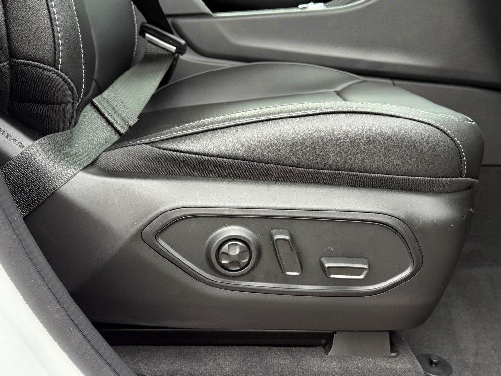 new 2025 Jeep Grand Cherokee car, priced at $45,541