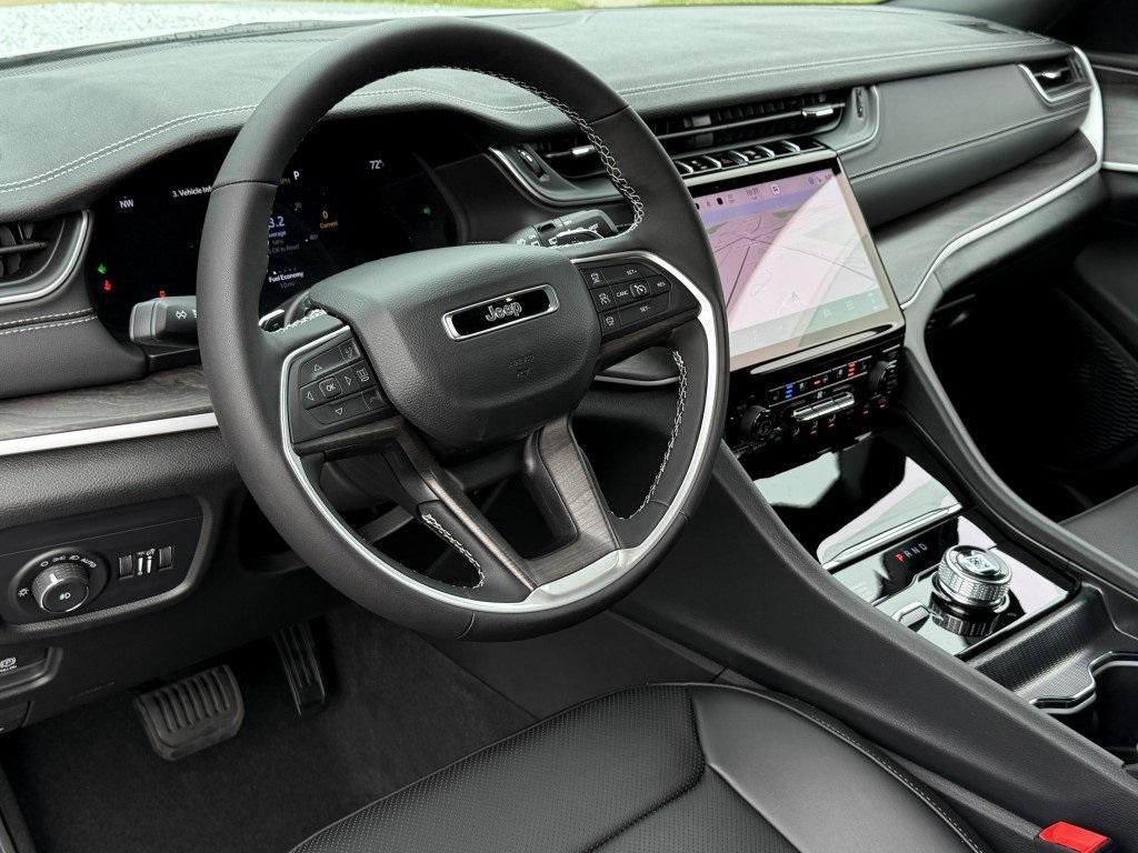 new 2025 Jeep Grand Cherokee car, priced at $45,541