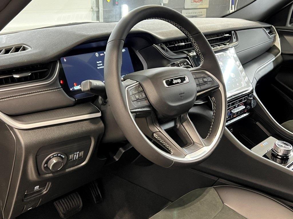 new 2025 Jeep Grand Cherokee car, priced at $40,362