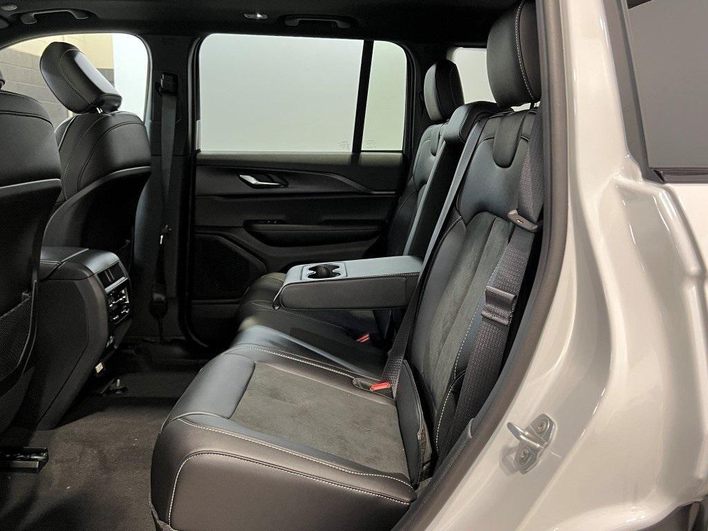 new 2025 Jeep Grand Cherokee car, priced at $40,362
