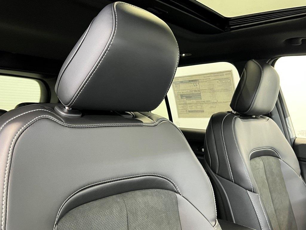 new 2025 Jeep Grand Cherokee car, priced at $40,362