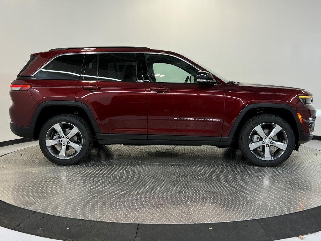 new 2025 Jeep Grand Cherokee car, priced at $48,137