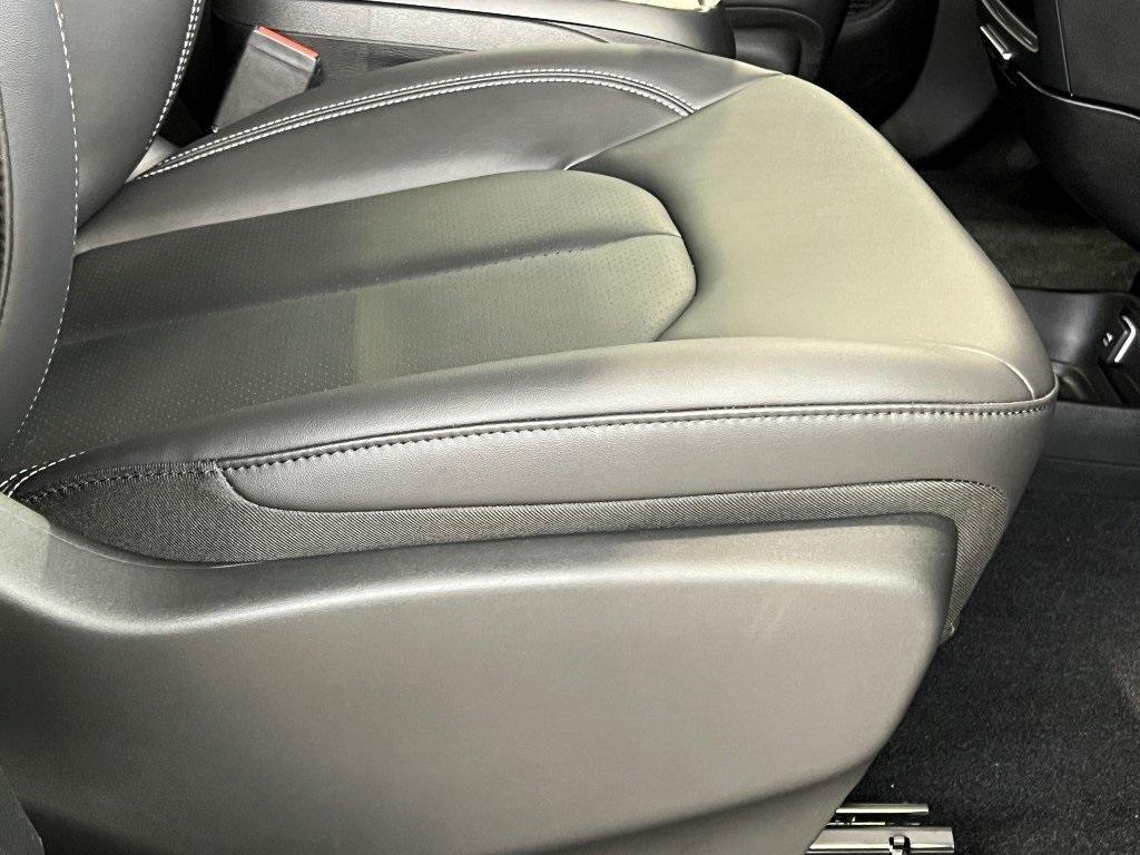 new 2025 Chrysler Pacifica car, priced at $39,077