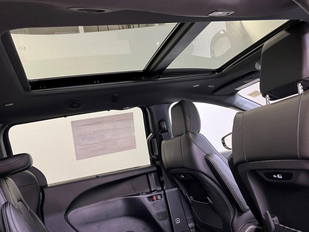 new 2025 Chrysler Pacifica car, priced at $39,077
