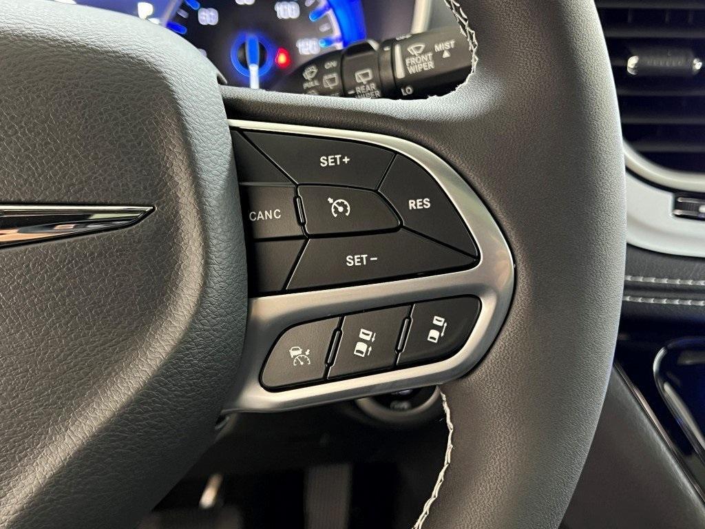 new 2025 Chrysler Pacifica car, priced at $39,077