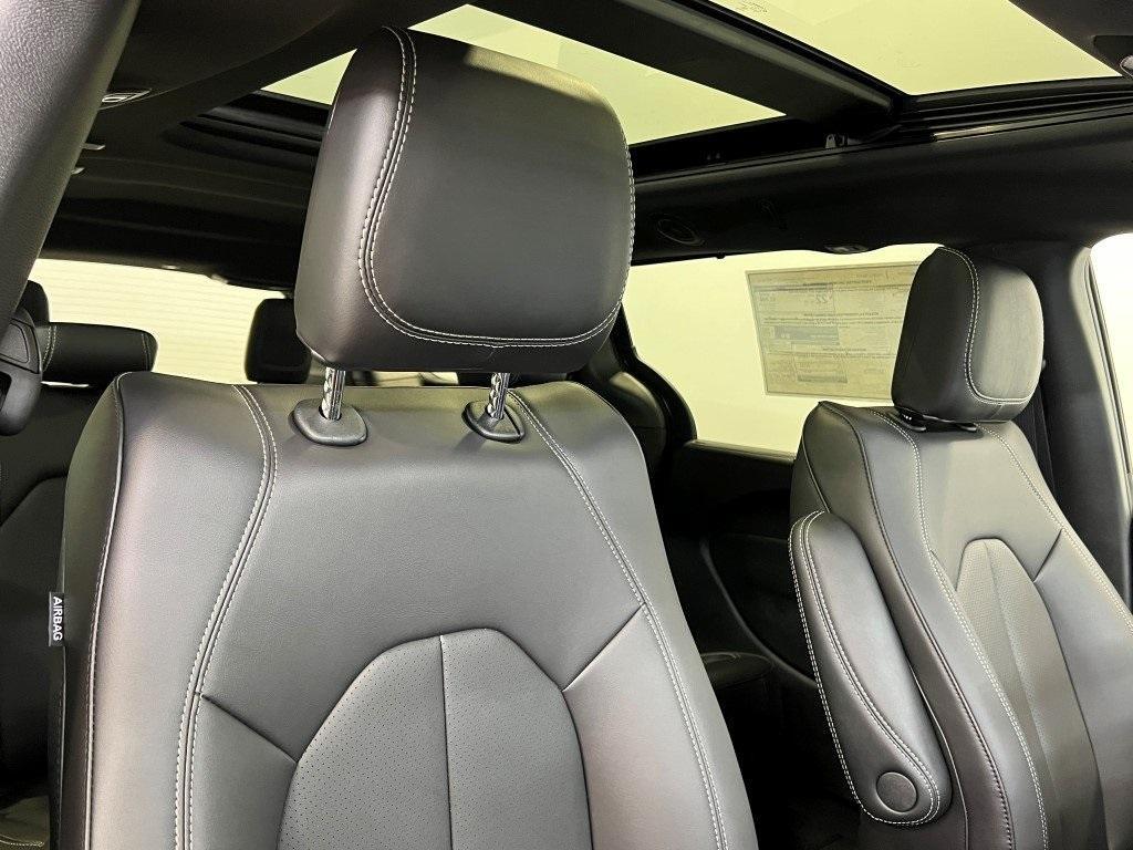 new 2025 Chrysler Pacifica car, priced at $39,077