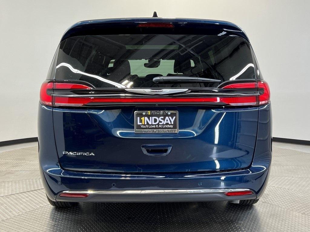 new 2025 Chrysler Pacifica car, priced at $39,077