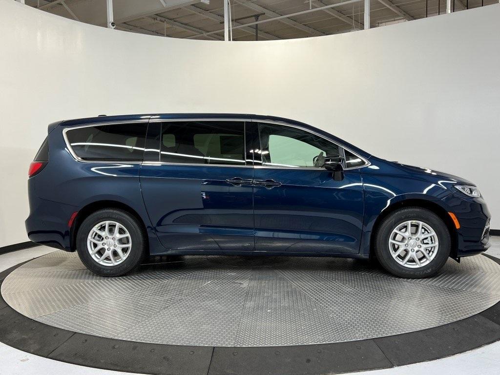 new 2025 Chrysler Pacifica car, priced at $39,077