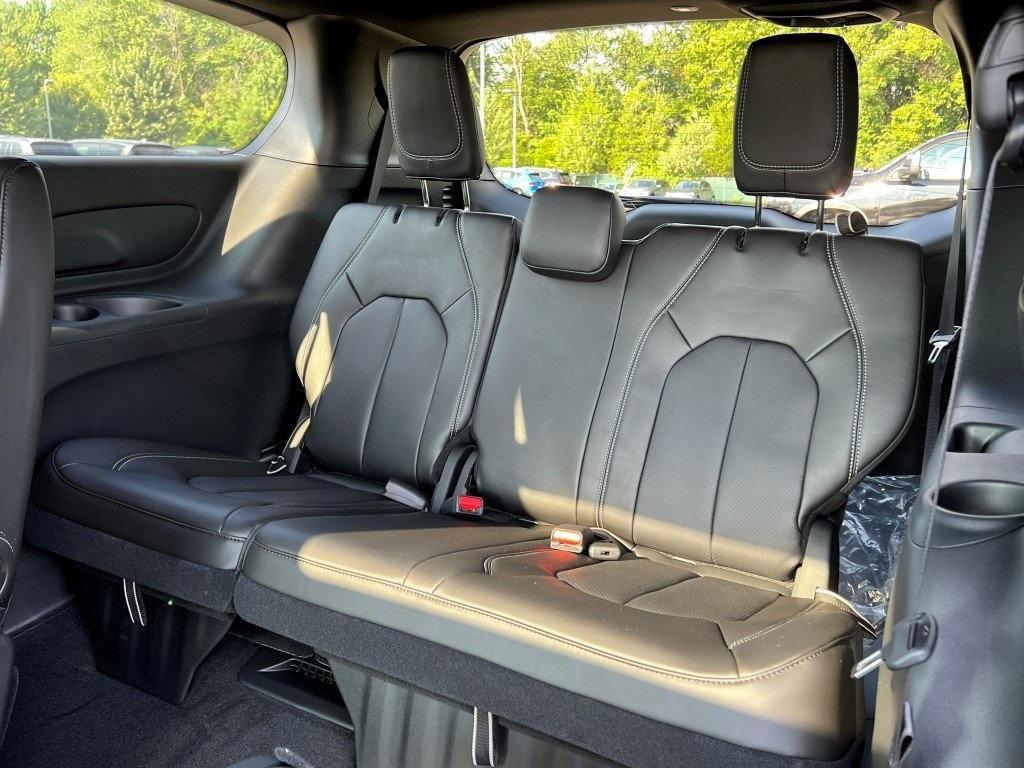 new 2025 Chrysler Pacifica car, priced at $43,864