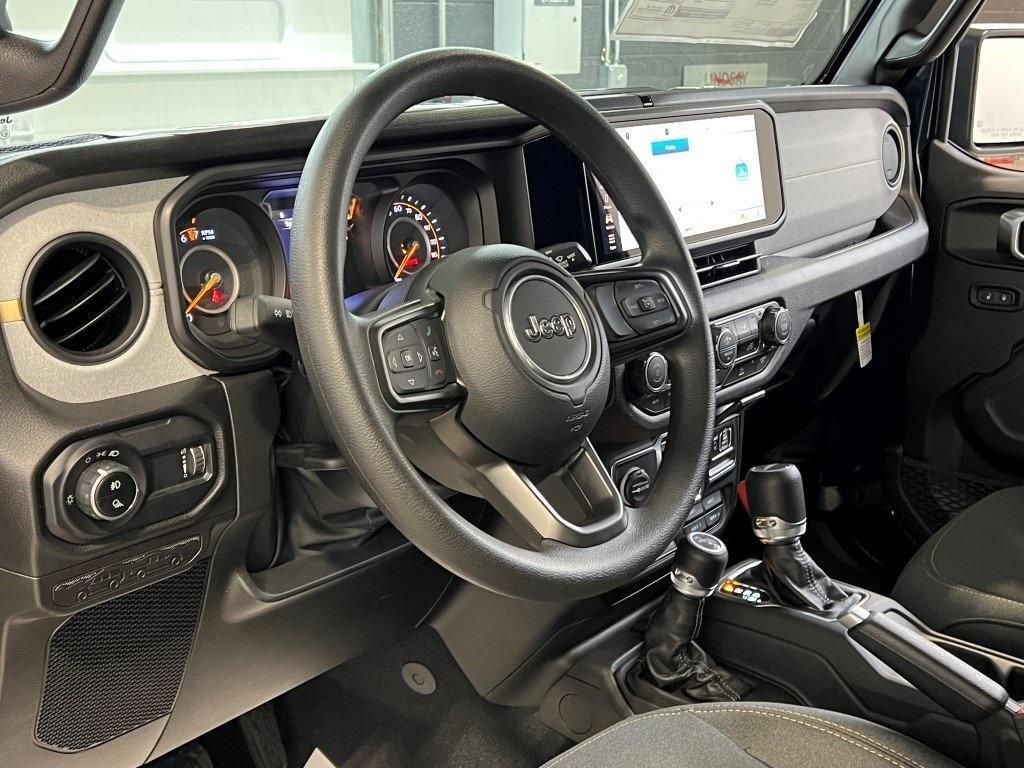 new 2025 Jeep Gladiator car, priced at $45,217