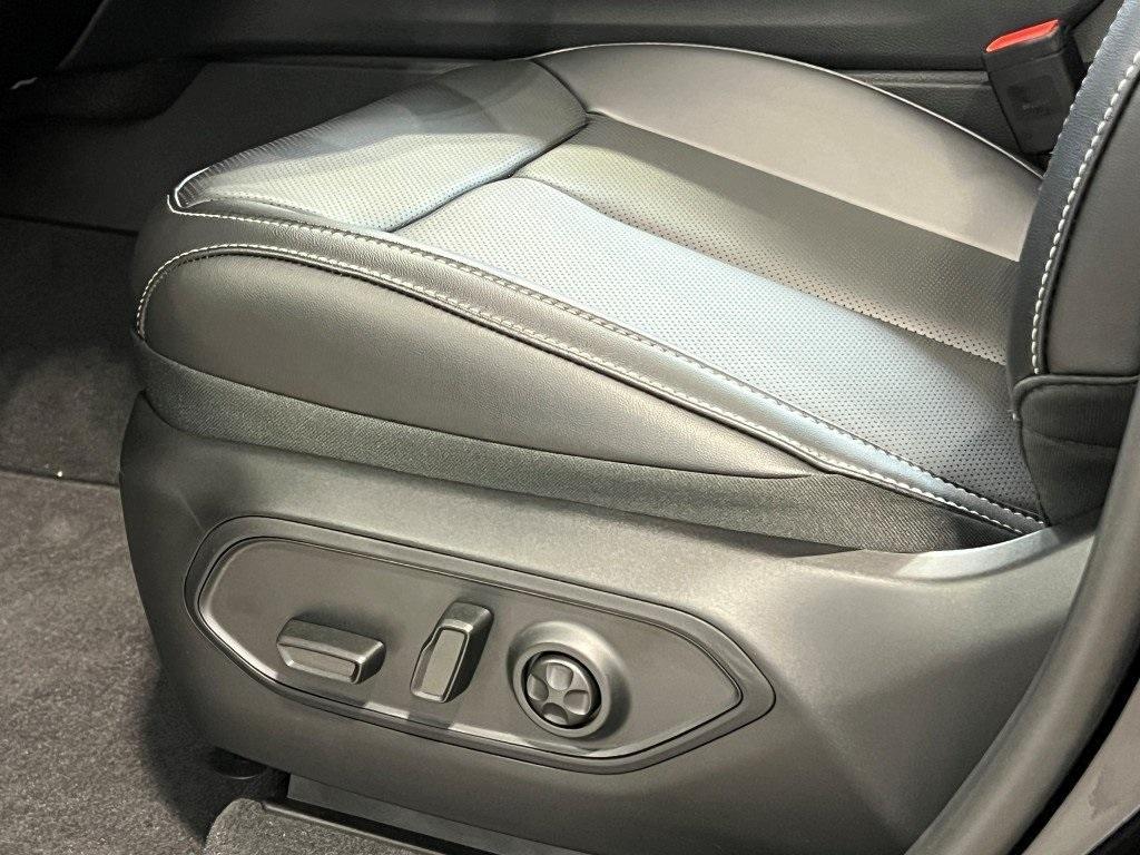 new 2025 Jeep Grand Cherokee L car, priced at $52,178