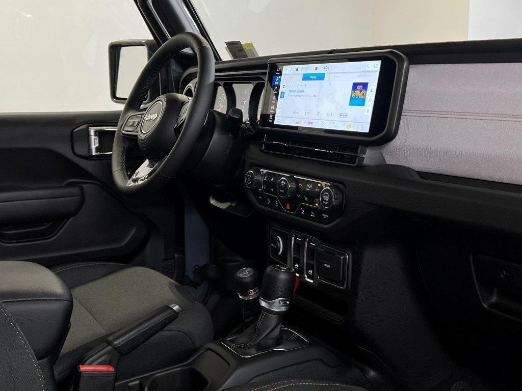 new 2025 Jeep Wrangler car, priced at $40,257