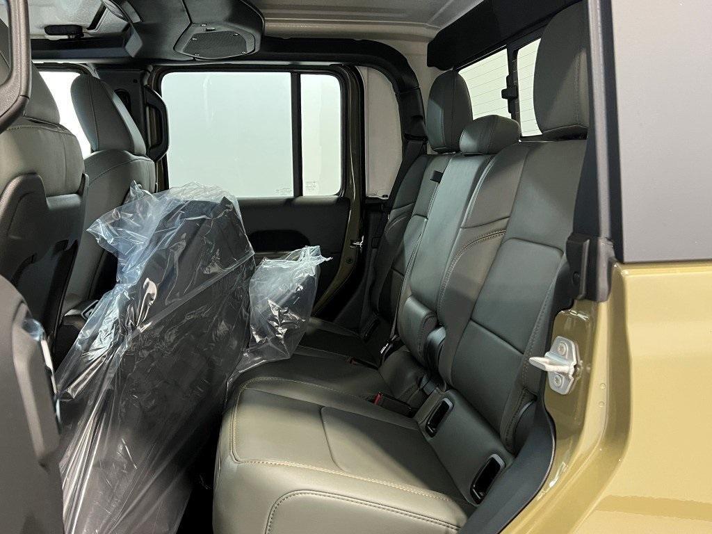 new 2025 Jeep Gladiator car, priced at $51,328