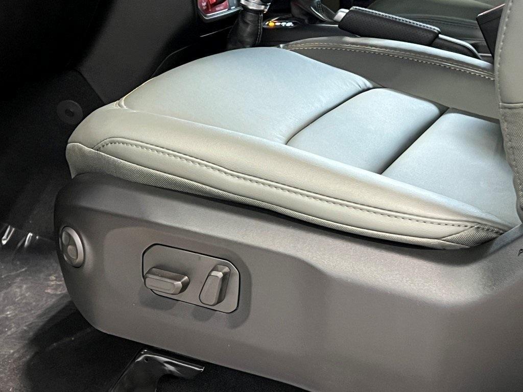 new 2025 Jeep Gladiator car, priced at $51,328