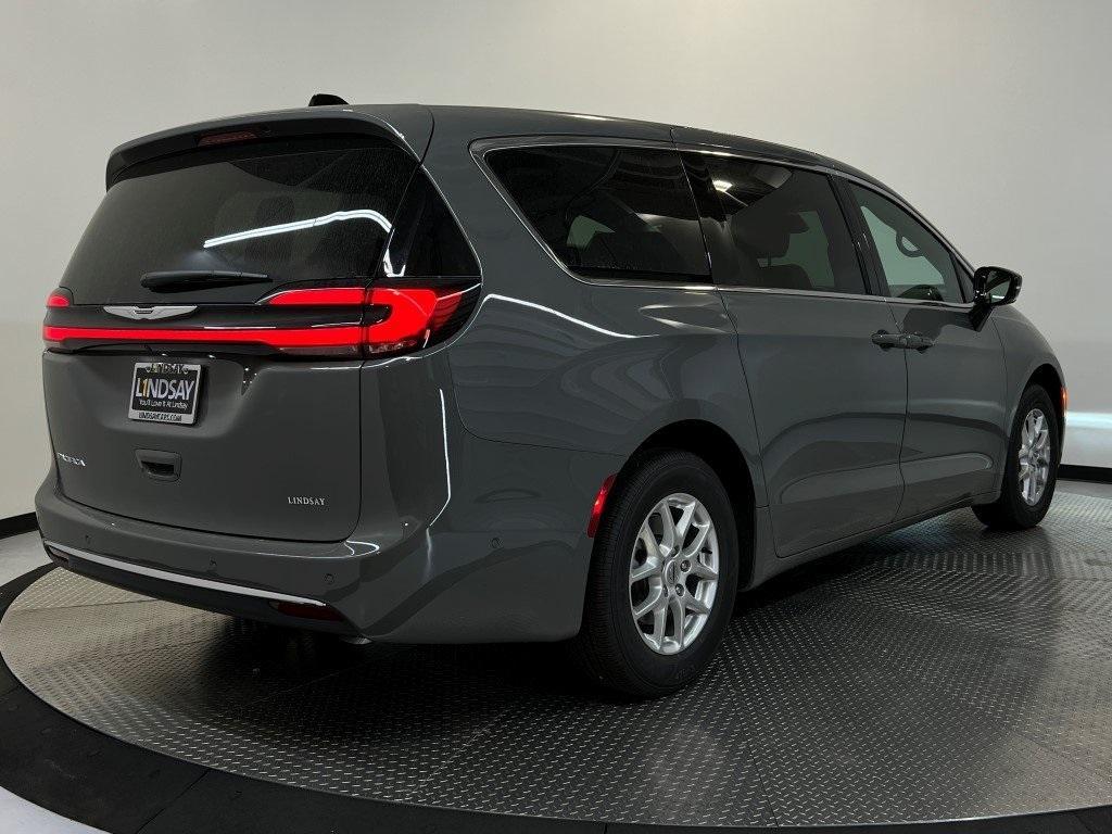 new 2025 Chrysler Pacifica car, priced at $42,528