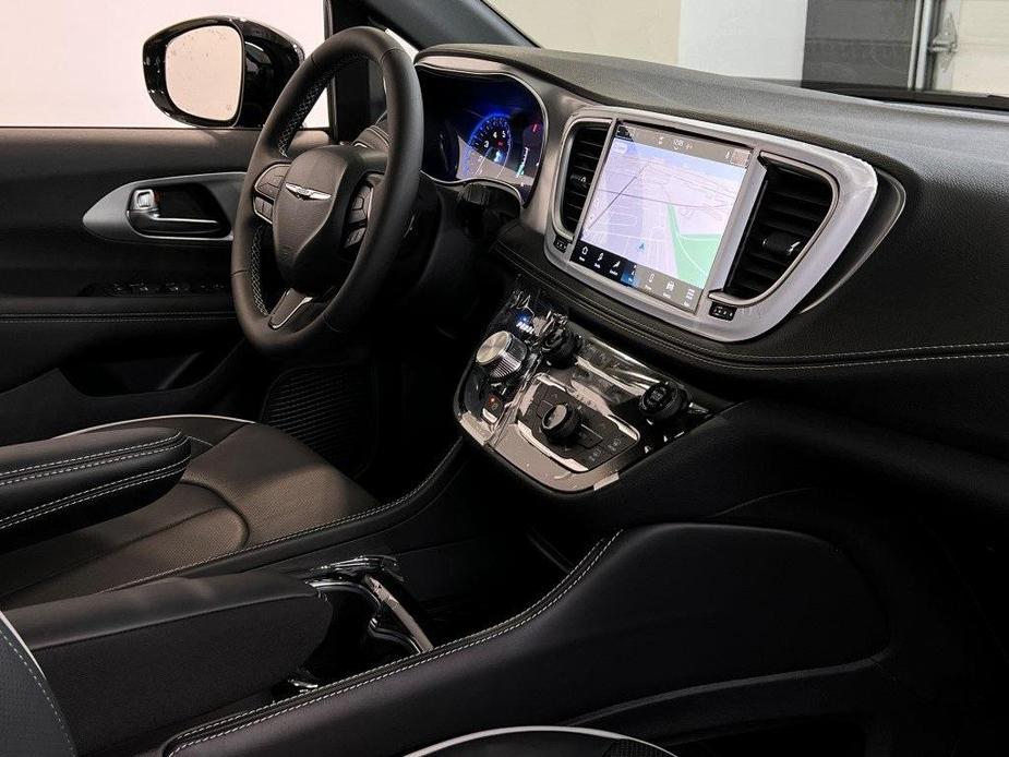 new 2025 Chrysler Pacifica car, priced at $47,164