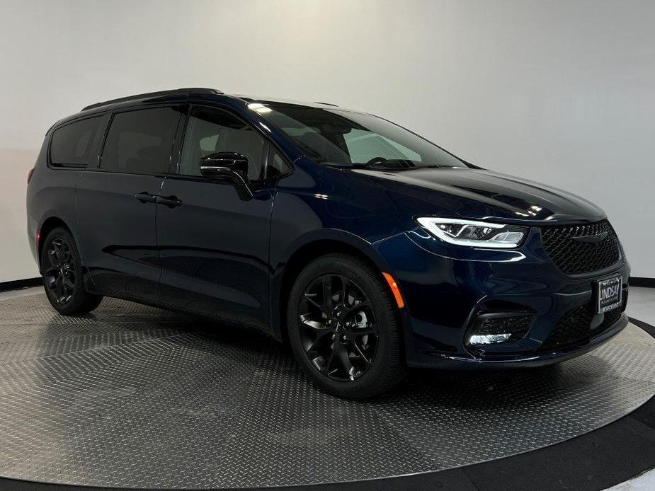 new 2025 Chrysler Pacifica car, priced at $47,164