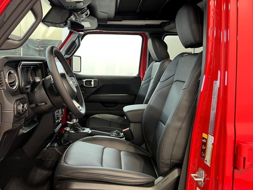 new 2025 Jeep Wrangler car, priced at $51,979