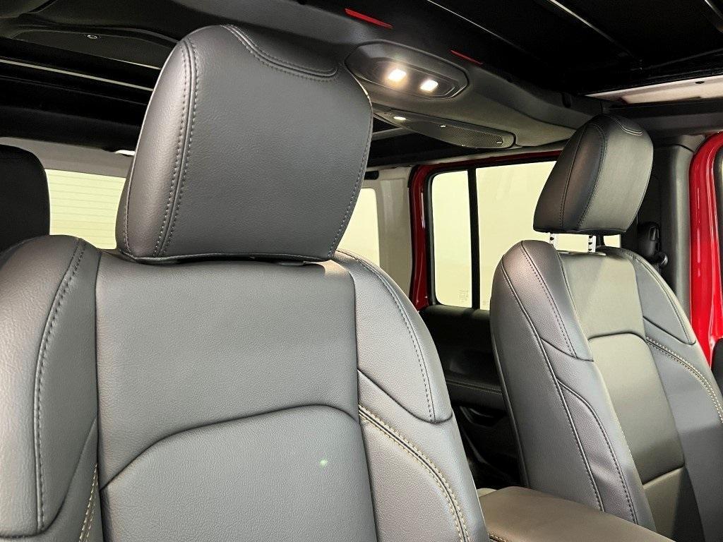 new 2025 Jeep Wrangler car, priced at $51,979