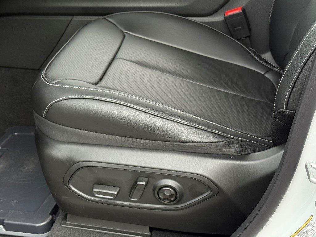 new 2025 Jeep Grand Cherokee L car, priced at $50,642