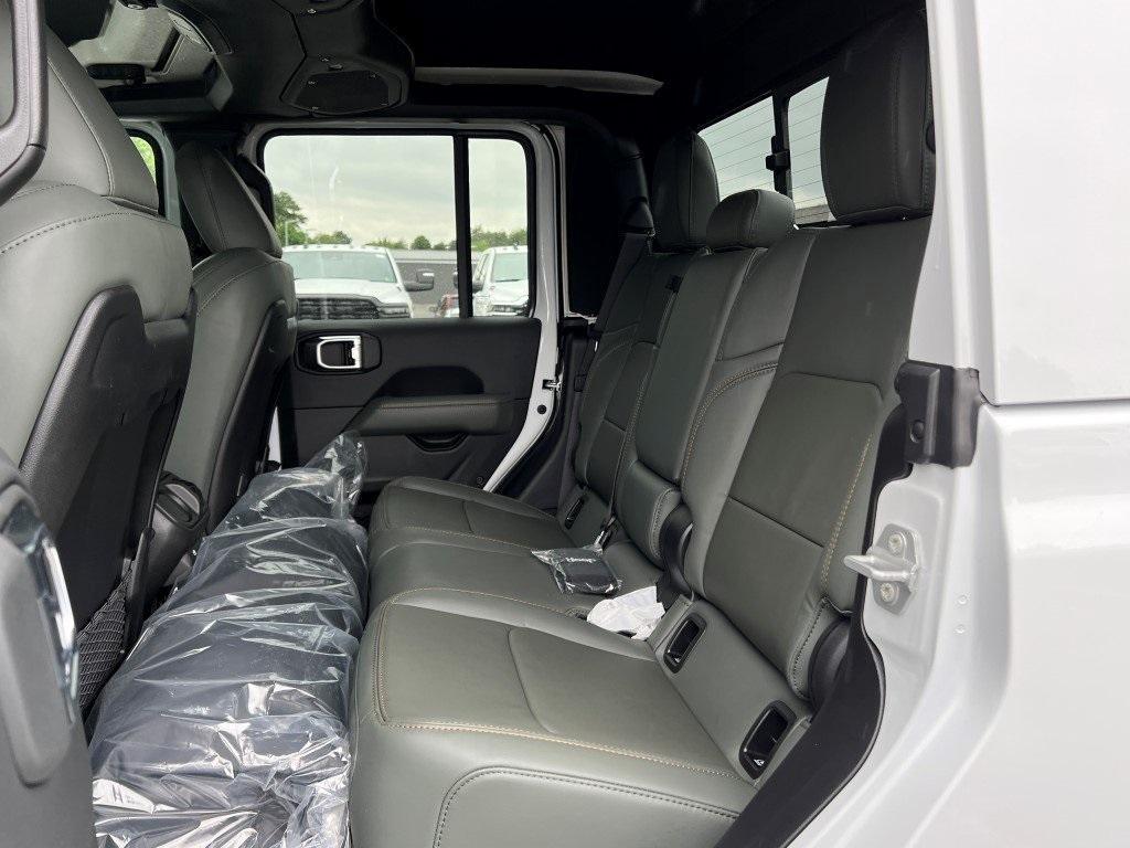 new 2025 Jeep Gladiator car, priced at $54,981