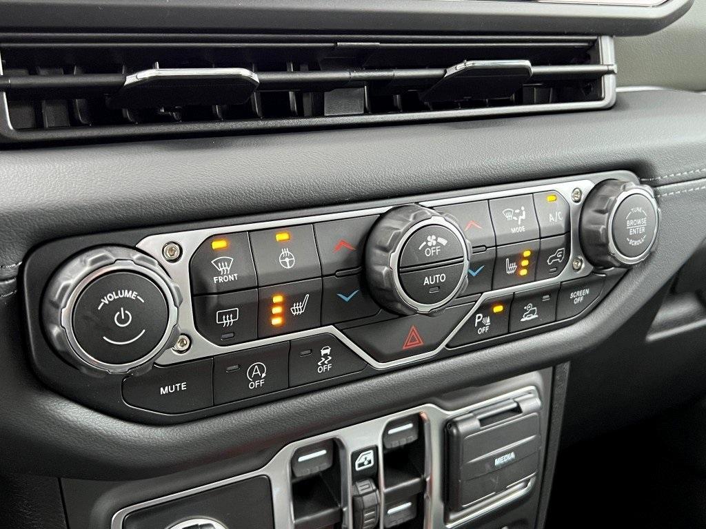 new 2025 Jeep Gladiator car, priced at $54,981
