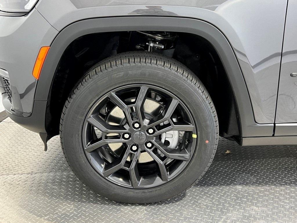 new 2025 Jeep Grand Cherokee L car, priced at $47,742