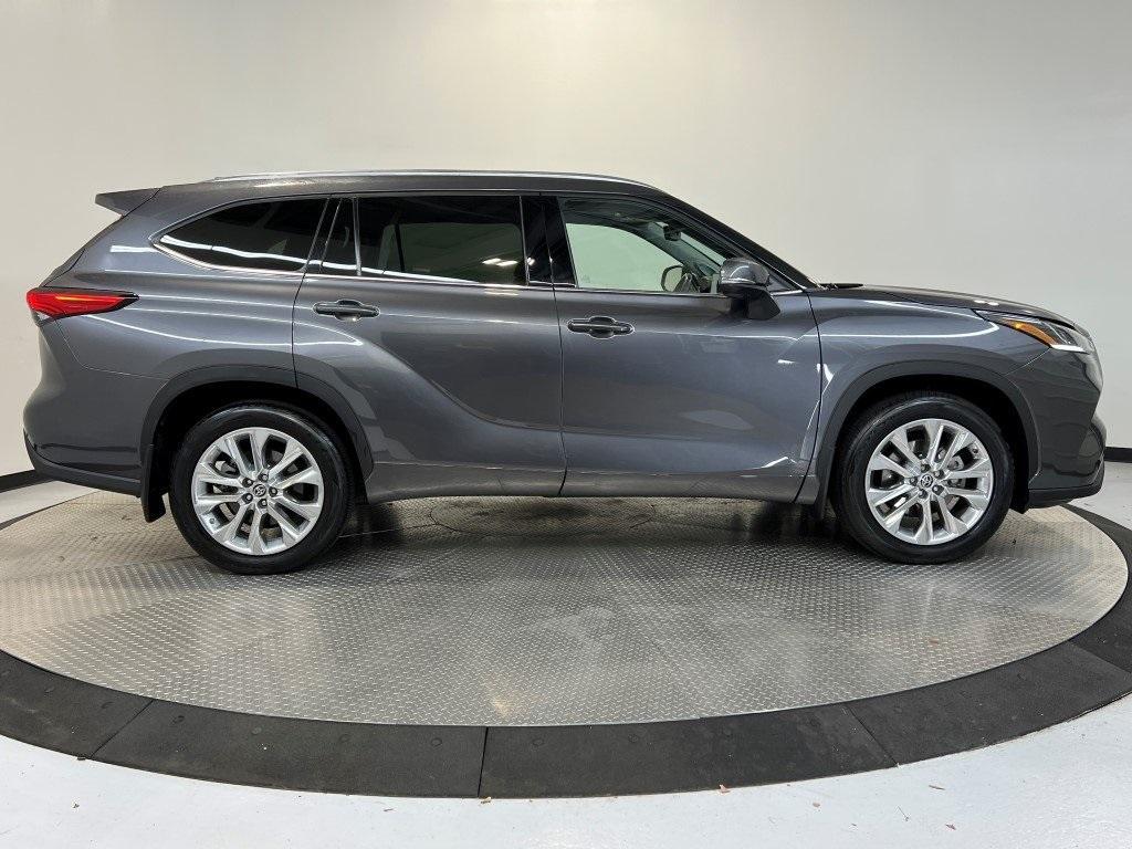 used 2022 Toyota Highlander car, priced at $37,400