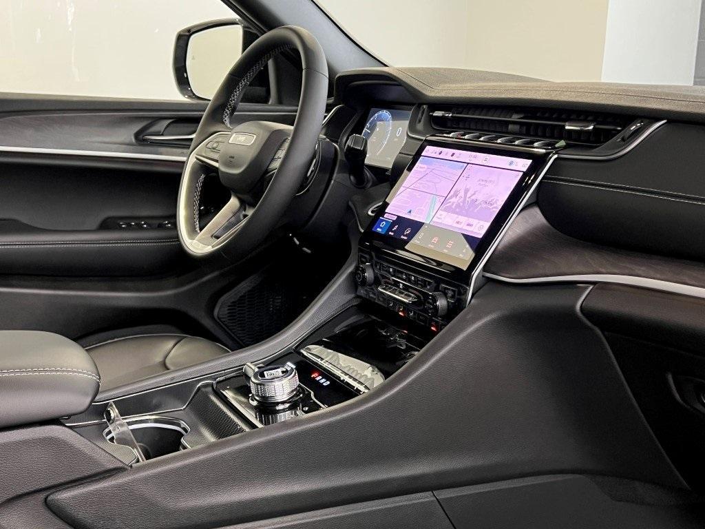 new 2025 Jeep Grand Cherokee car, priced at $46,077
