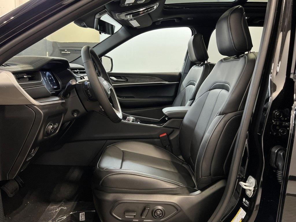 new 2025 Jeep Grand Cherokee car, priced at $46,077