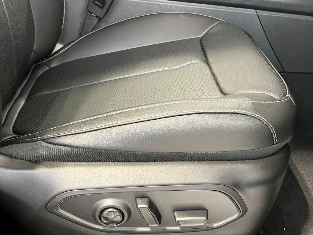 new 2025 Jeep Grand Cherokee car, priced at $46,077