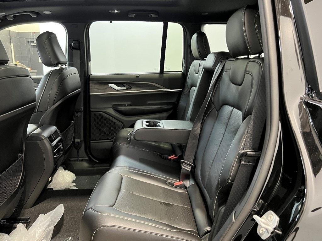 new 2025 Jeep Grand Cherokee car, priced at $46,077