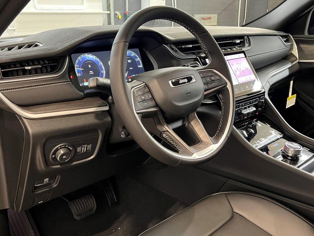 new 2025 Jeep Grand Cherokee car, priced at $46,077