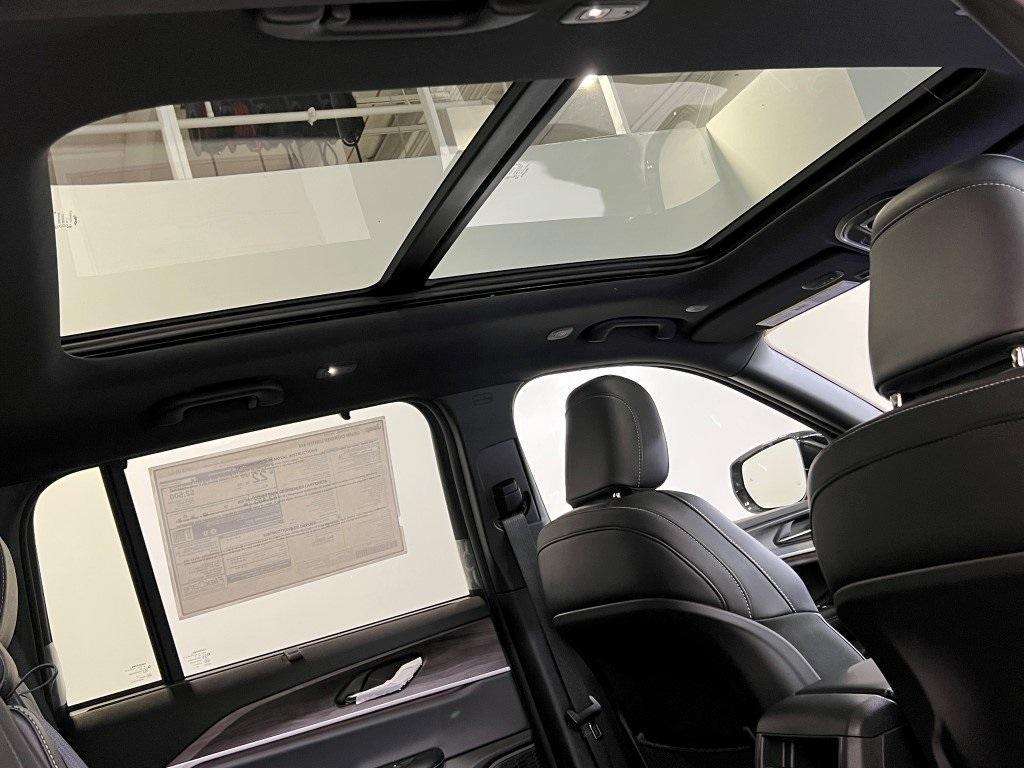 new 2025 Jeep Grand Cherokee car, priced at $46,077