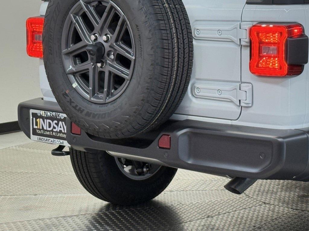new 2025 Jeep Wrangler car, priced at $42,525