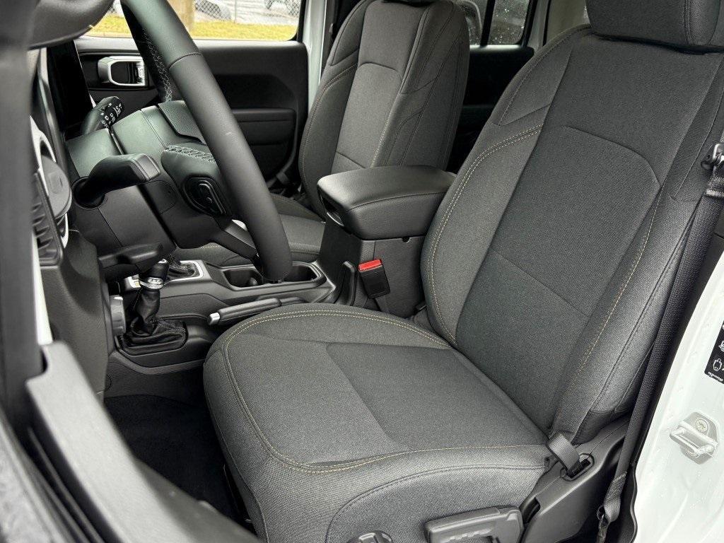 new 2025 Jeep Wrangler car, priced at $42,525