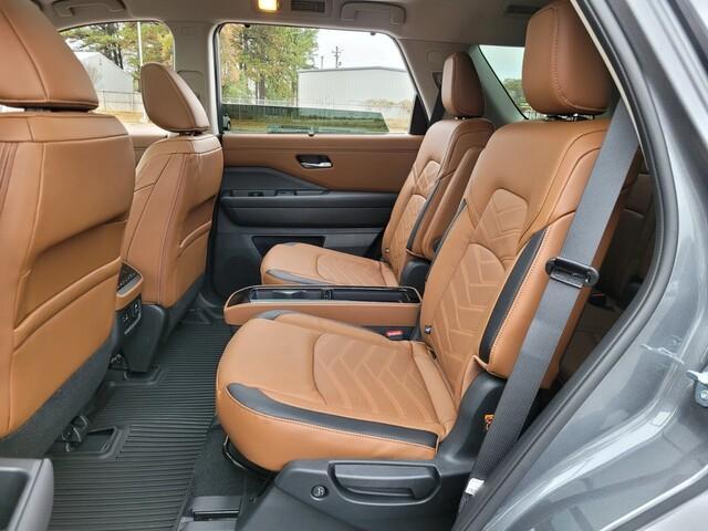 new 2025 Nissan Pathfinder car, priced at $41,620