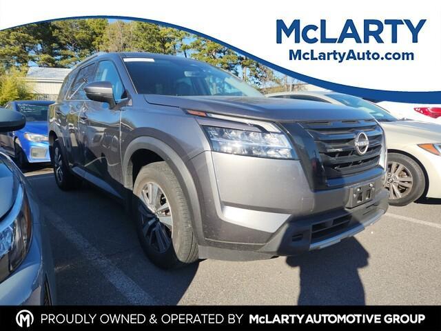 used 2023 Nissan Pathfinder car, priced at $32,998